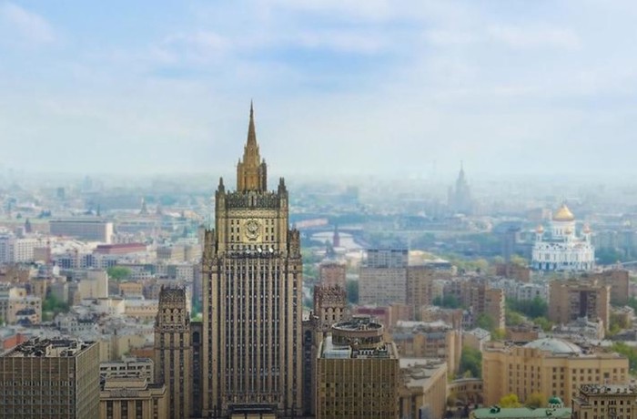 МИД подтвердил задымление в здании на Смоленской площади