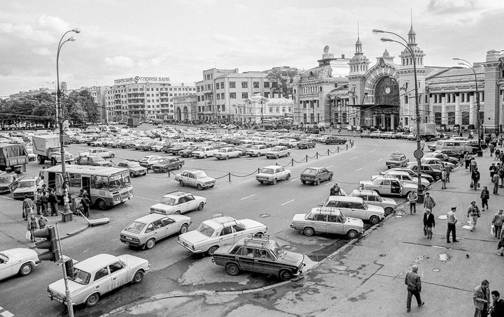 Уникальные фотографии Москвы 1990–2000-х годов появились в МЭШ