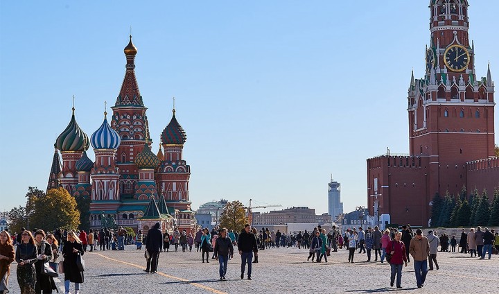 Яркая атмосфера и доступность отдыха: чем Москва привлекает иностранных туристов