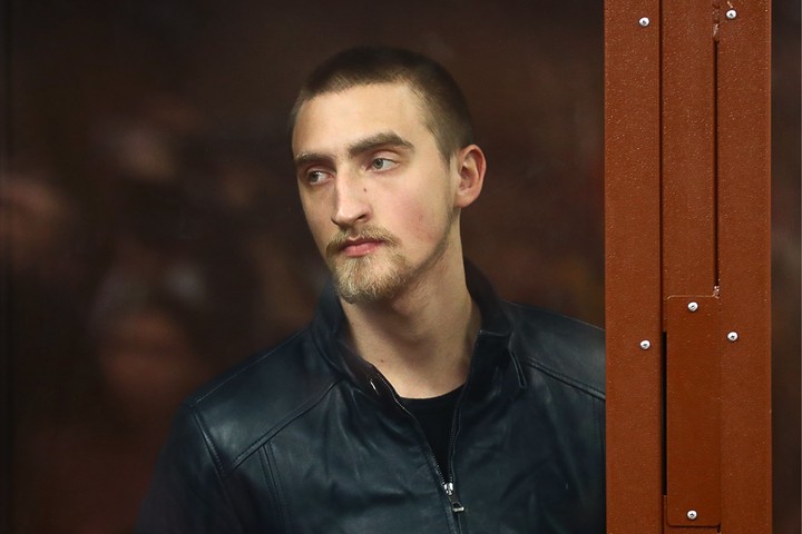 Актера Павла Устинова освободили из СИЗО