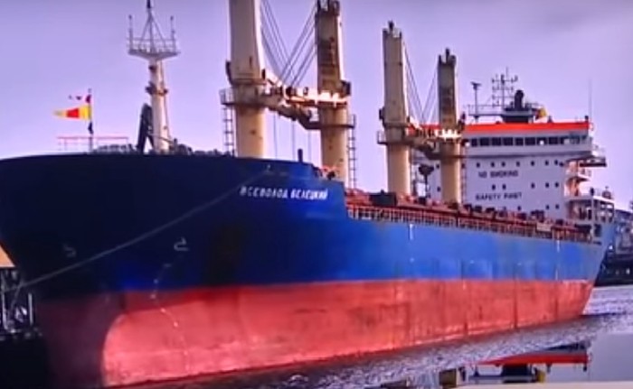 СМИ: Пять моряков с арестованного сухогруза вернулись в Мурманск из Индии