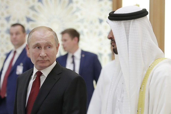 Эскадра арабских истребителей приветствовала Путина в Абу-Даби