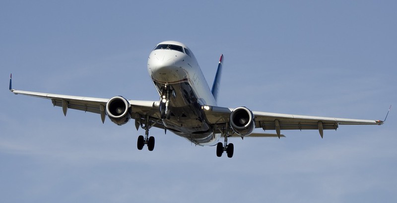 СМИ: Самолет совершил экстренную посадку в аэропорту Новосибирска