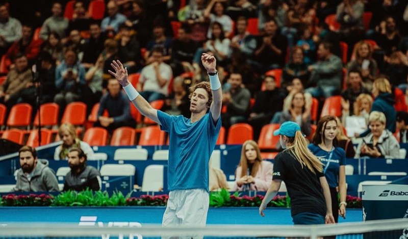 Теннисист Рублев вышел в четвертьфинал турнира ATP в Барселоне