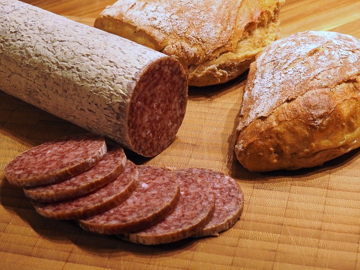Звездный диетолог Королева назвала продукты, способные заменить колбасу