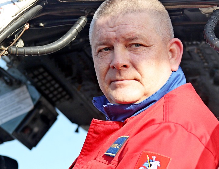 Лучший вертолетчик столицы Алексей Паршиков показал, как каждый день спасает жизни