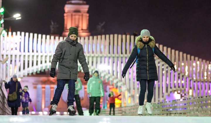 Космический лед: открыты два самых крупных катка в Москве