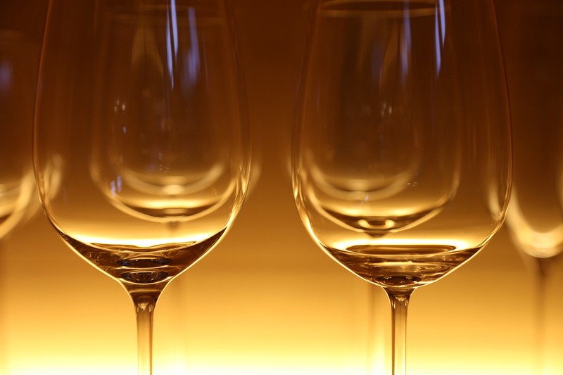 Эксперты Роскачества рассказали, как выбрать вино к новогодним праздникам