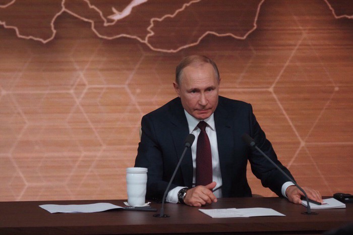Путин назвал домыслами заявления о вмешательстве России в выборы в США