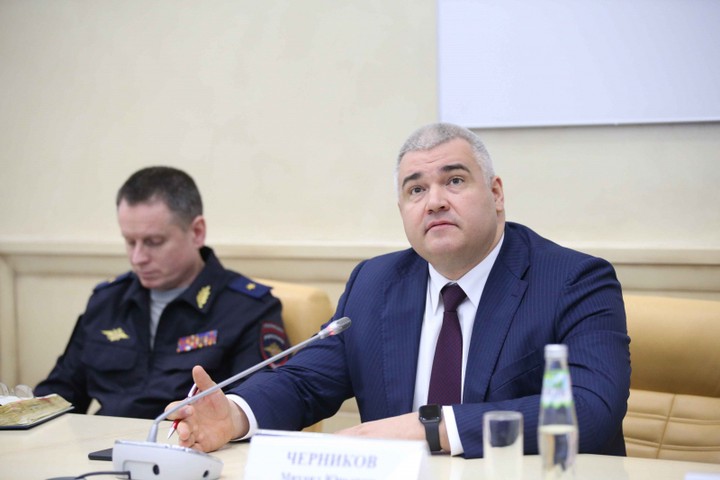 Глава ГИБДД рассказал, какой знак может указывать на машину с беременной