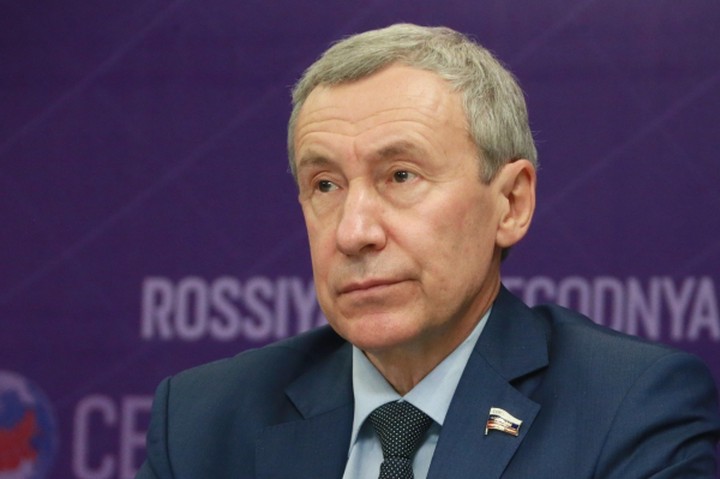 Сенатор рассказал, каким россиянам не рекомендуется посещать Украину