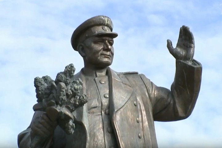 Маршал с петлей на шее