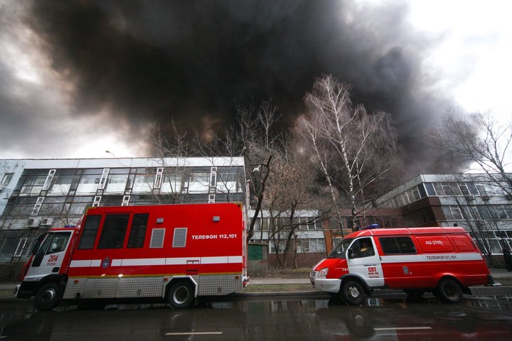 Площадь пожара на складе в Москве достигла 7 тысяч «квадратов»