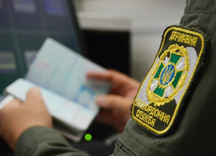 Украинцам запретят ездить в Россию без загранпаспорта