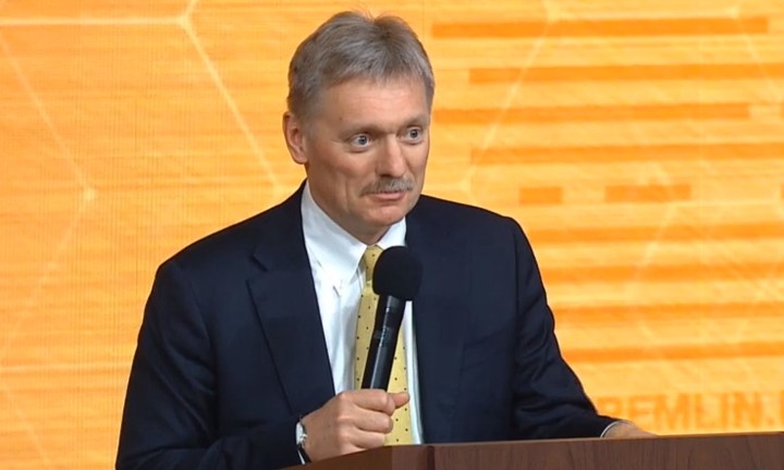 Песков не стал комментировать видео с главой Чувашии и ключами от машины