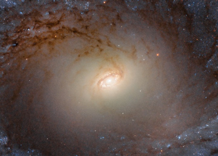 Телескоп Hubble зафиксировал галактику в созвездии Столовая Гора