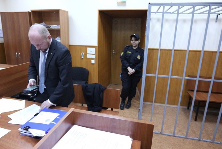 Просит прощения и пишет «исповедь»: как проводит дни доцент Соколов