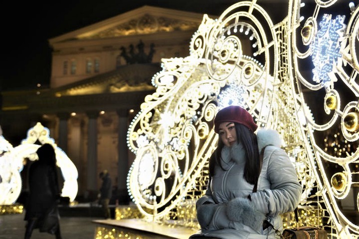 В этом году Москва выиграла премию World Travel Awards в номинации «Лучшее туристское направление. Город». Ее также называют туристическим «Оскаром». Жюри оценивало уровень комфорта, безопасности и другие характеристики номинантов. К слову, с начала года столицу посетили уже более 19,5 миллиона туристов / Фото: Наталья Феоктистова, «Вечерняя Москва» В этом году Москва выиграла премию World Travel Awards в номинации «Лучшее туристское направление. Город». Ее также называют туристическим «Оскаром». Жюри оценивало уровень комфорта, безопасности и другие характеристики номинантов. К слову, с начала года столицу посетили уже более 19,5 миллиона туристов / Фото: Наталья Феоктистова, «Вечерняя Москва»