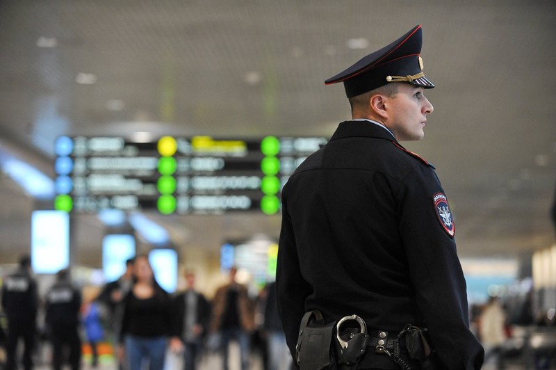 СМИ: Пошутившую о бомбе в багаже пассажирку задержали в Шереметьеве