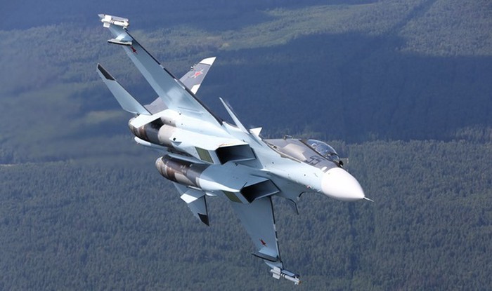 Военный истребитель Су-30 разбился в Алжире