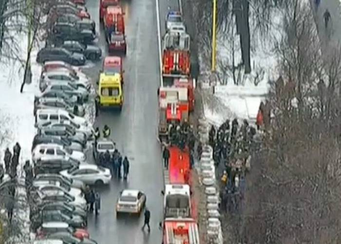 Число эвакуированных из здания МГУ возросло до 800 человек