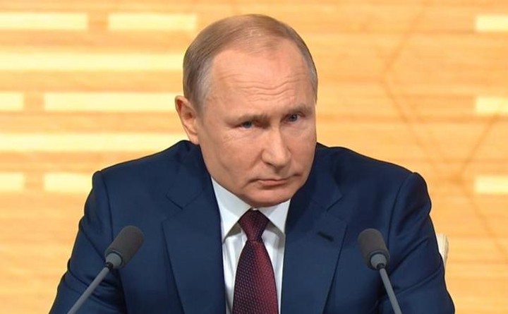 Путин поднял упавшую фуражку офицера палестинского караула