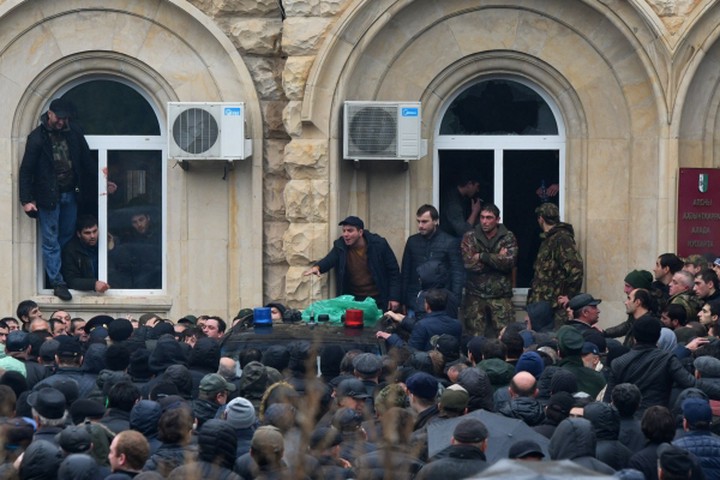 Что нужно знать о протестах в Абхазии