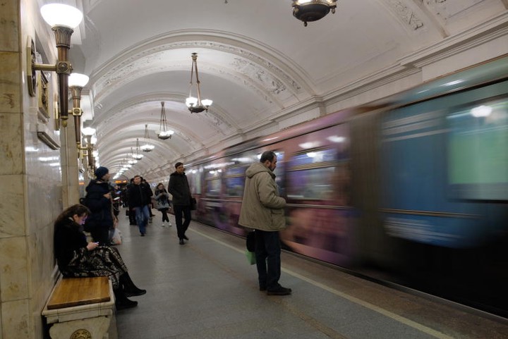 Спустившегося на рельсы в столичном метро мужчину арестовали