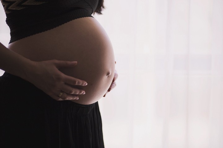 Маме — 13, папе —10. Почему беременеют дети