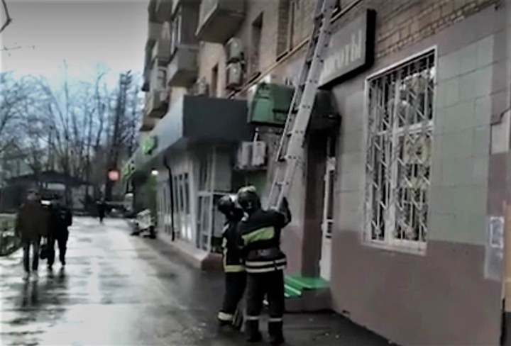 СК возбудил дело после угроз выкинуть ребенка из окна в Москве