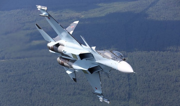 Военный истребитель Су-30 разбился в Алжире