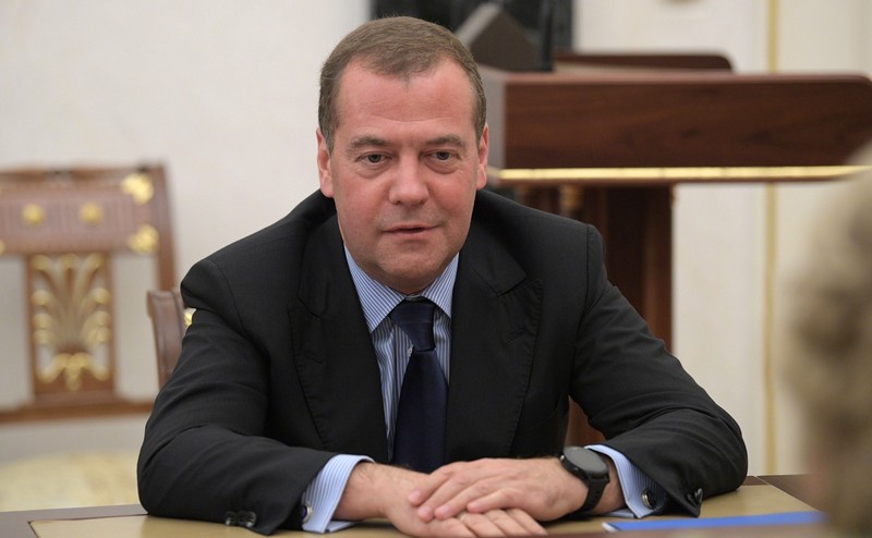 Финансист объяснил идею Медведева о гарантированном доходе граждан