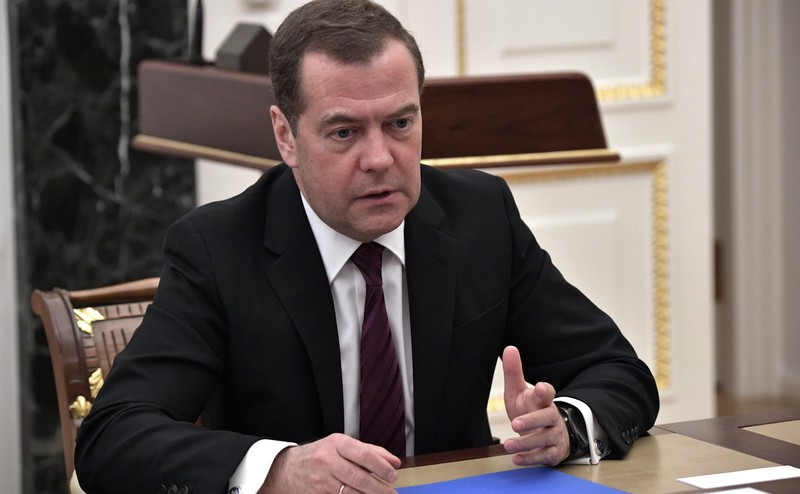 Медведев поддержал идею назвать улицы в честь умерших от коронавируса медиков