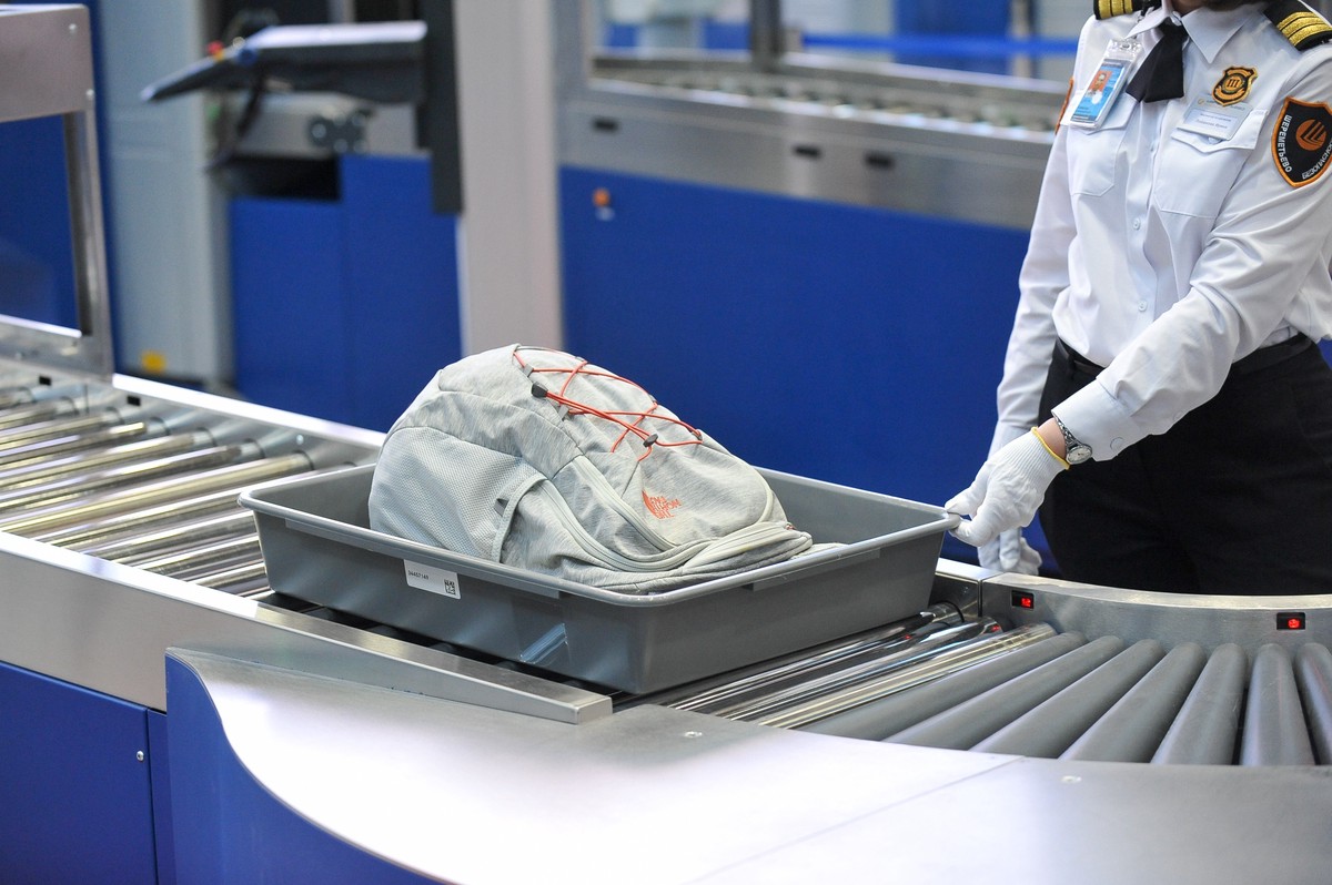 Радиоактивные часы нашли в багаже пассажирки рейса Москва — Берлин