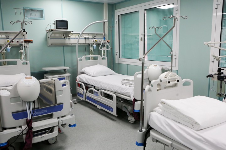 Врачи в Чите выписали переболевшего новым коронавирусом гражданина Китая