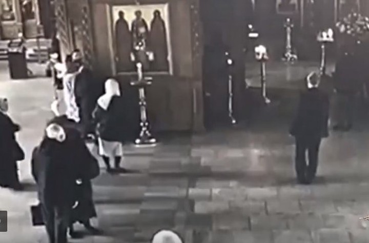 Момент нападения с ножом на двух человек в московском храме попал на видео