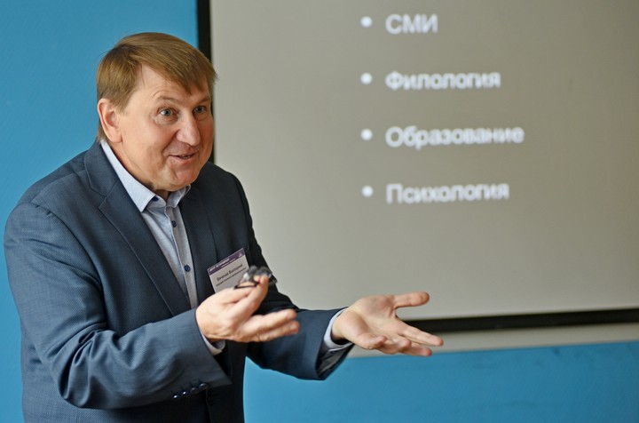 Школьникам помогают с пользой проводить каникулы