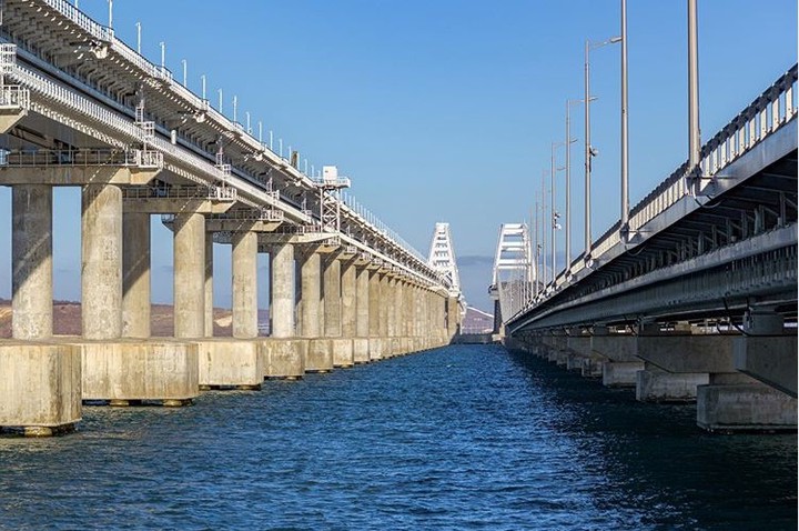Крымский мост заработал в штатном режиме после сильного снегопада