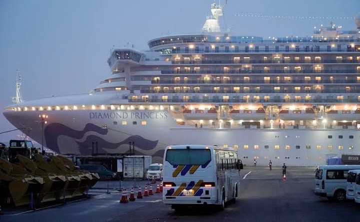 Двоих заболевших коронавирусом россиян с лайнера Diamond Princess госпитализируют