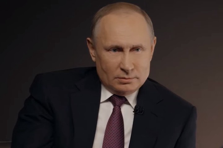 Владимир Путин приехал на стройплощадку больницы в Коммунарке