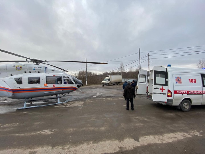 Спасатели вытащили провалившегося в скважину пенсионера в ТиНАО