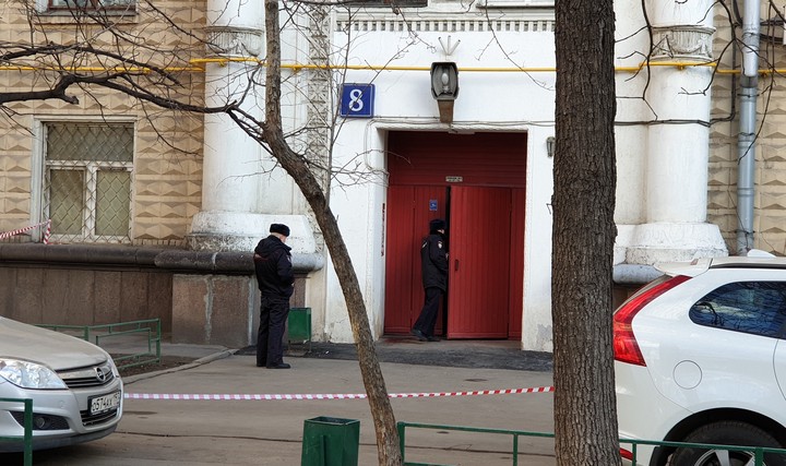 Подозреваемого в убийстве жены и ее родителей задержали в Москве