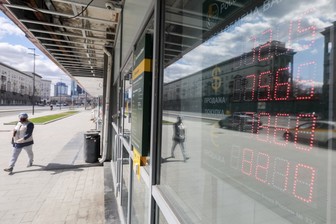 Финансист предостерег россиян от вложения средств в валюту