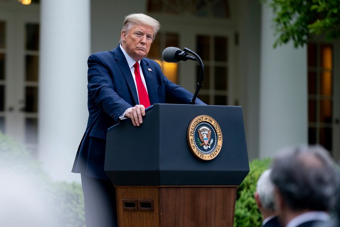 Трамп наложил вето на запрет применения военной силы против Ирана
