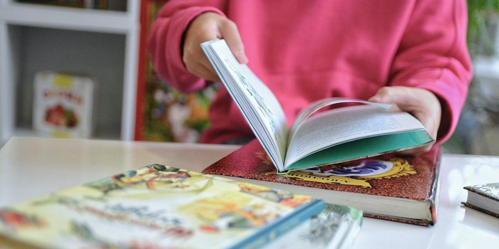 Москвичам посоветовали книги для чтения с малышами и детьми постарше