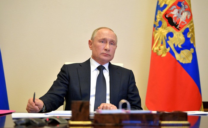 Снятие ограничений и новые меры поддержки: о чем заявил Путин в обращении к россиянам