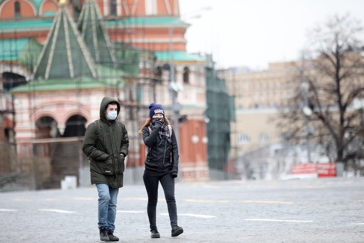 Сильный ветер, похолодание, дожди: москвичам предсказали погодные колебания