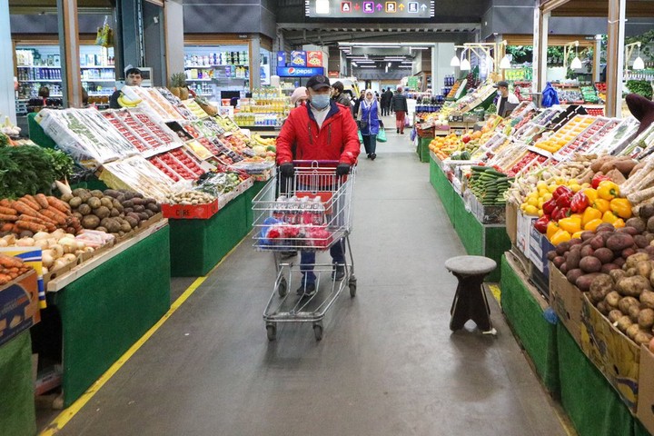 Власти Москвы заявили об отсутствии необходимости вводить карточки на продукты