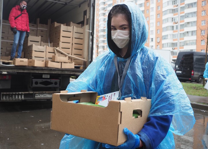 Около 600 семей Реутова получили подарочные наборы к Пасхе