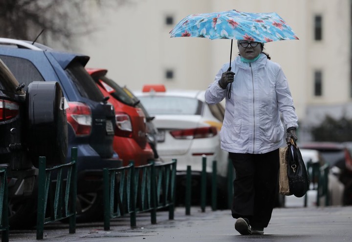 Неустойчивая ветреная погода продержится в Москве неделю